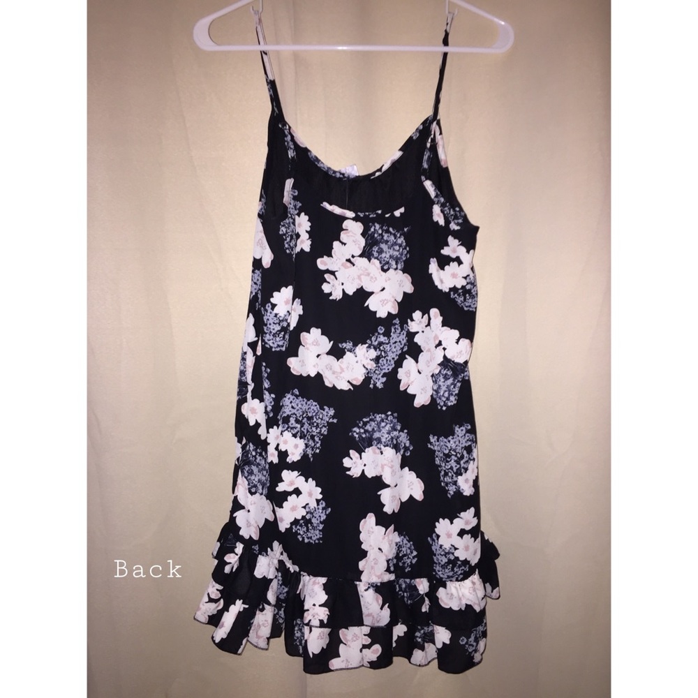 Wet seal floral dress - Picture 3 of 4